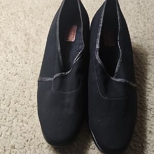 Munro Black Slip-On Footwear